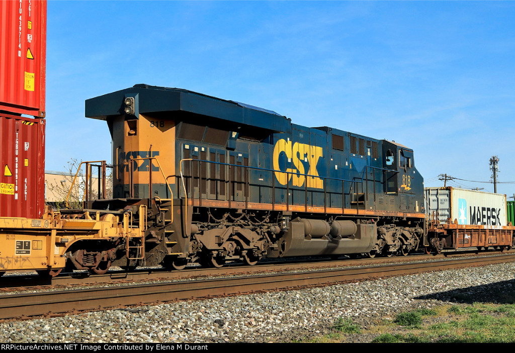 CSX 818 on I-158